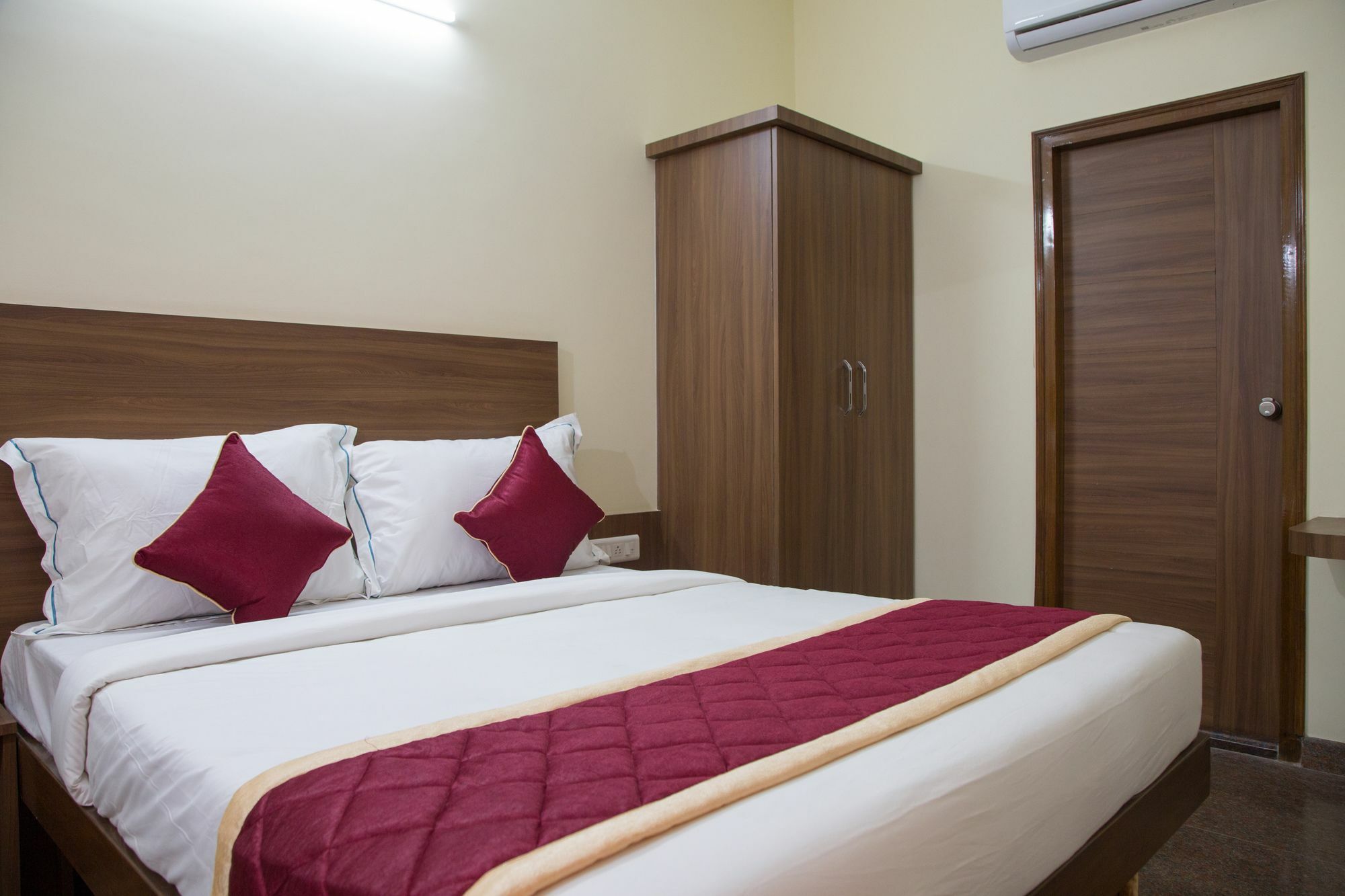 Hotel O Champion Comfort Near Hosahalli Metro Station Bangalore Exterior foto